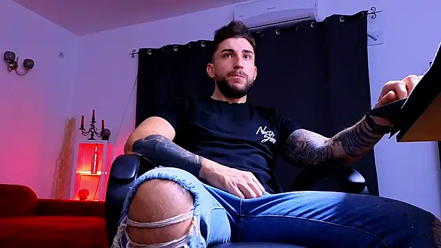 Snapshot of MightyAaron66 chatting on October 27, 4:38 am MightyAaron66 online show from October 27, 4:38 am