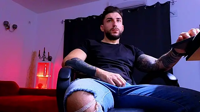 Snapshot of MightyAaron66 chatting on October 31, 3:29 am MightyAaron66 online show from October 31, 3:29 am