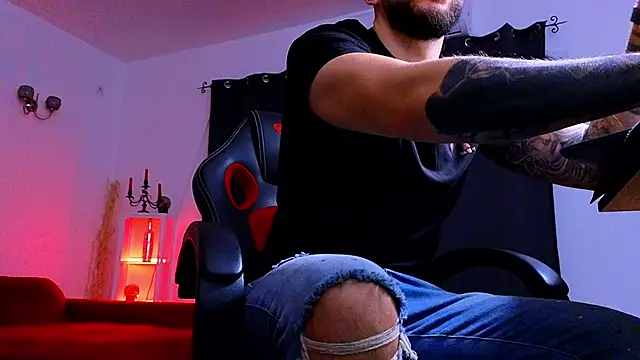 Snapshot of MightyAaron66 chatting on November 5, 3:28 am MightyAaron66 online show from November 5, 3:28 am