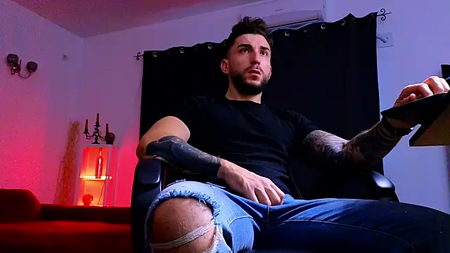 Snapshot of MightyAaron66 chatting on November 9, 5:39 am MightyAaron66 online show from November 9, 5:39 am