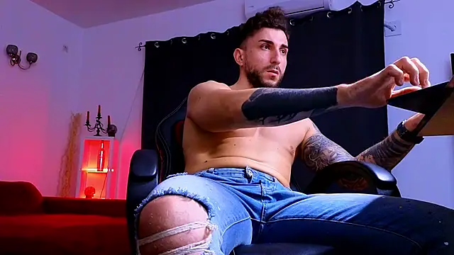 Snapshot of MightyAaron66 chatting on November 11, 3:34 pm MightyAaron66 online show from November 11, 3:34 pm