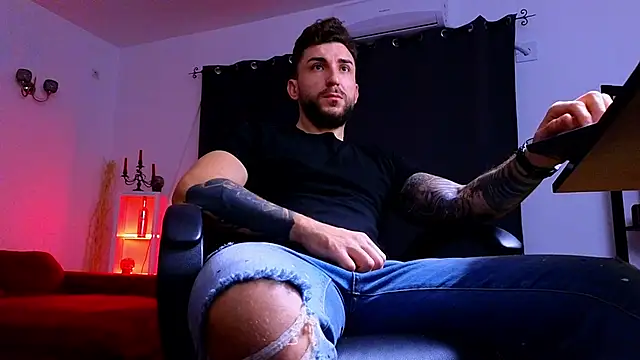 Snapshot of MightyAaron66 chatting on November 14, 3:38 am MightyAaron66 online show from November 14, 3:38 am