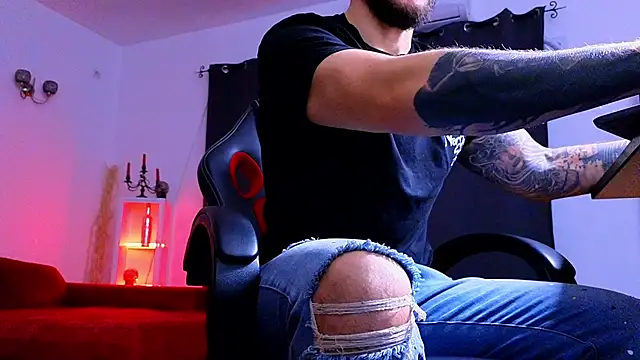 Snapshot of MightyAaron66 chatting on November 17, 5:24 am MightyAaron66 online show from November 17, 5:24 am