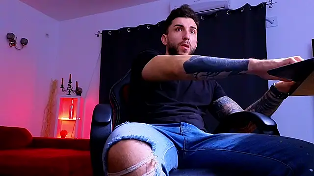 Snapshot of MightyAaron66 chatting on November 19, 4:01 am MightyAaron66 online show from November 19, 4:01 am