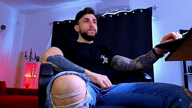 MightyAaron66 online show from February 18, 8:32 am