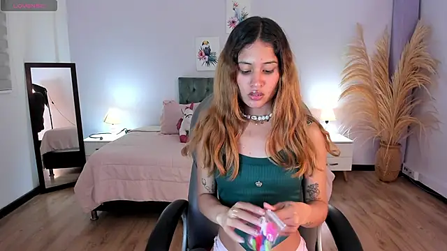 Tamy edwards online show from November 19, 7:47 pm