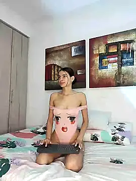 Snapshot of cuteluci_ chatting on December 18, 1:02 pm cuteluci online show from December 18, 1:02 pm