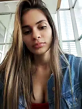 Snapshot of cuteluci_ chatting on January 7, 9:46 pm cuteluci online show from January 7, 9:46 pm