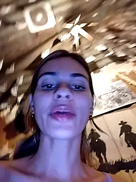 Snapshot of cuteluci_ chatting on January 10, 2:04 am cuteluci online show from January 10, 2:04 am