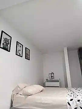 Snapshot of cuteluci_ chatting on February 9, 3:23 pm cuteluci online show from February 9, 3:23 pm