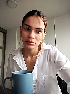 Snapshot of cuteluci_ chatting on February 25, 12:24 pm cuteluci online show from February 25, 12:24 pm