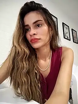 Snapshot of cuteluci_ chatting on March 20, 2:10 pm cuteluci online show from March 20, 2:10 pm