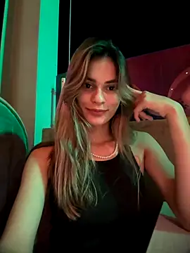Snapshot of cuteluci_ chatting on September 29, 12:05 am cuteluci online show from September 29, 12:05 am