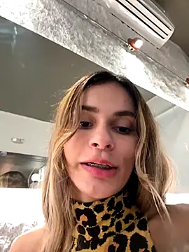 Snapshot of cuteluci_ chatting on October 11, 10:52 pm cuteluci online show from October 11, 10:52 pm