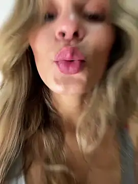 cuteluci  online show from March 31, 12:23 am