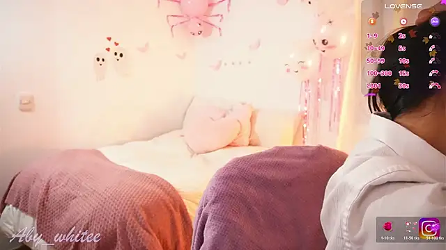 Snapshot of AbyWhitee chatting on October 26, 5:13 am AbyWhitee online show from October 26, 5:13 am