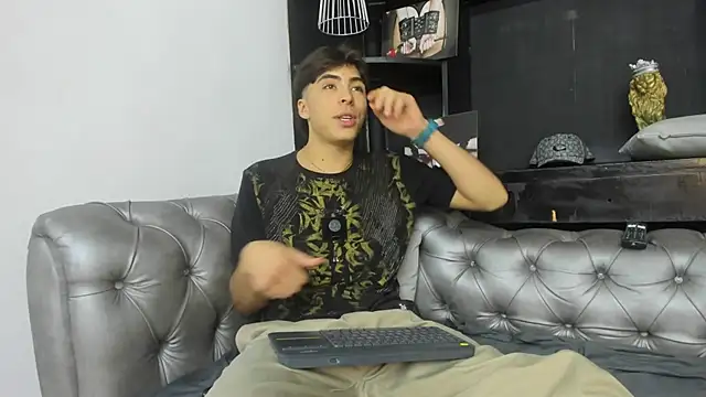 Snapshot of HeellBoy_ chatting on October 12, 7:13 pm HeellBoy online show from October 12, 7:13 pm