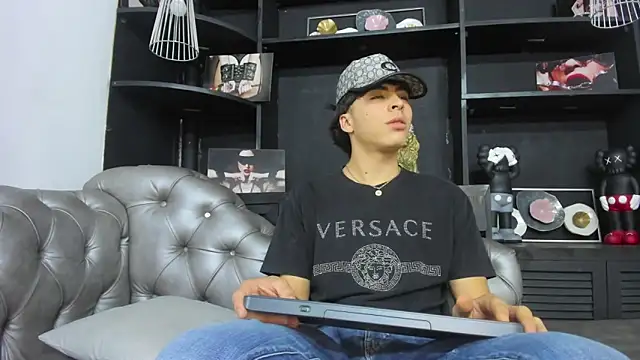 Snapshot of HeellBoy_ chatting on October 16, 8:54 pm HeellBoy online show from October 16, 8:54 pm