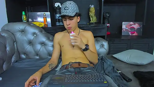 HeellBoy  online show from November 6, 7:48 pm