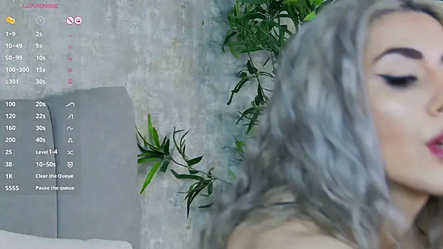 Snapshot of CelineMeyerr chatting on January 15, 6:33 am CelineMeyerr online show from January 15, 6:33 am