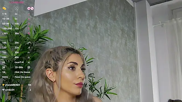 Snapshot of CelineMeyerr chatting on February 6, 12:37 pm CelineMeyerr online show from February 6, 12:37 pm