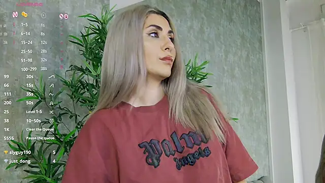 Snapshot of CelineMeyerr chatting on February 19, 9:39 am CelineMeyerr online show from February 19, 9:39 am