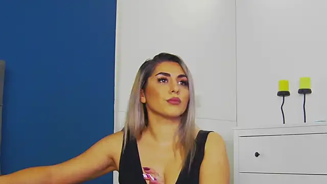 Snapshot of CelineMeyerr chatting on October 23, 5:18 am CelineMeyerr online show from October 23, 5:18 am