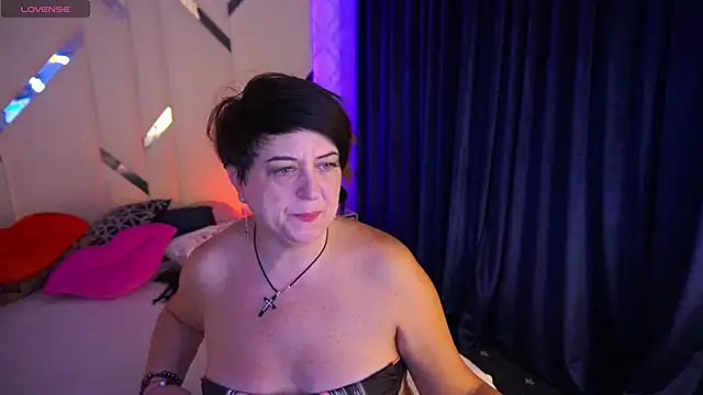 Snapshot of MilaSkyy chatting on February 9, 9:39 pm MilaSkyy online show from February 9, 9:39 pm