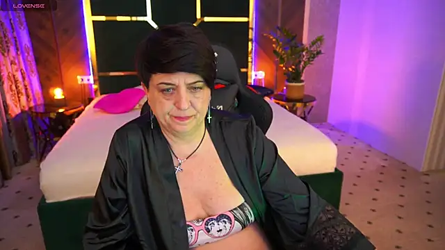 Snapshot of MilaSkyy chatting on March 9, 8:10 pm MilaSkyy online show from March 9, 8:10 pm
