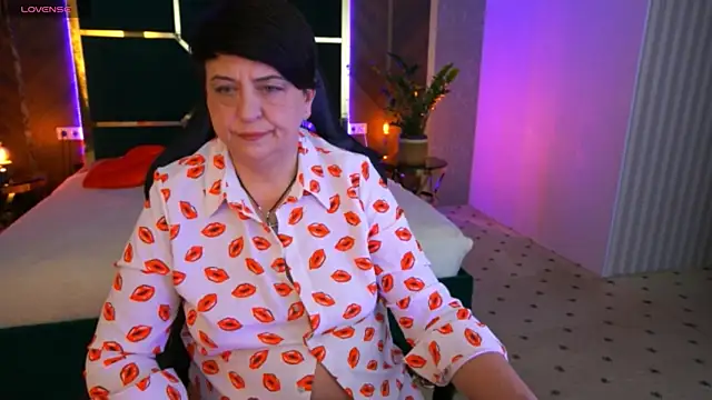 Snapshot of MilaSkyy chatting on March 19, 8:32 pm MilaSkyy online show from March 19, 8:32 pm