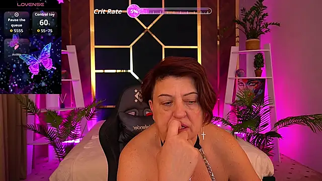 Snapshot of MilaSkyy chatting on October 20, 2:45 am MilaSkyy online show from October 20, 2:45 am