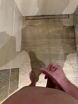 Snapshot of rundum40 chatting on December 10, 7:43 pm rundum40 online show from December 10, 7:43 pm