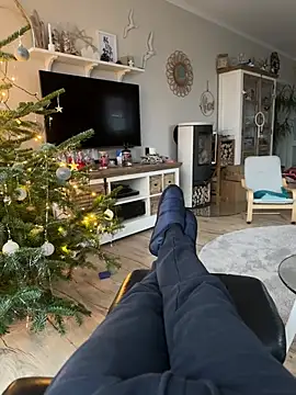 Snapshot of rundum40 chatting on December 12, 2:33 pm rundum40 online show from December 12, 2:33 pm