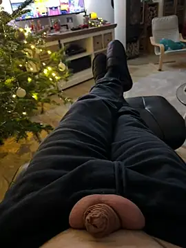 Snapshot of rundum40 chatting on December 13, 4:49 pm rundum40 online show from December 13, 4:49 pm