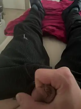 Snapshot of rundum40 chatting on December 25, 1:19 pm rundum40 online show from December 25, 1:19 pm