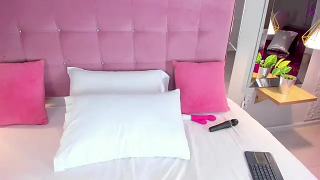 Snapshot of ArticaBelle chatting on September 13, 4:34 am ArticaBelle online show from September 13, 4:34 am