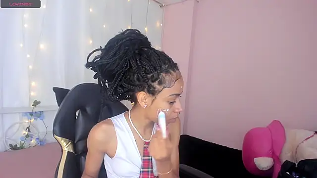 Snapshot of Abigail_Wilson_ chatting on December 21, 8:21 pm Abigail Wilson online show from December 21, 8:21 pm