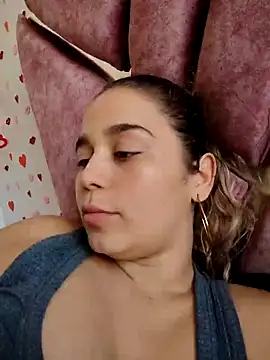 LaurenWelly  online show from February 19, 8:41 pm