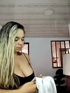 LaurenWelly  online show from March 22, 12:04 pm