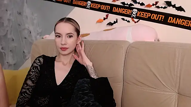 Snapshot of AmbrielHailey chatting on November 4, 12:32 am AmbrielHailey online show from November 4, 12:32 am