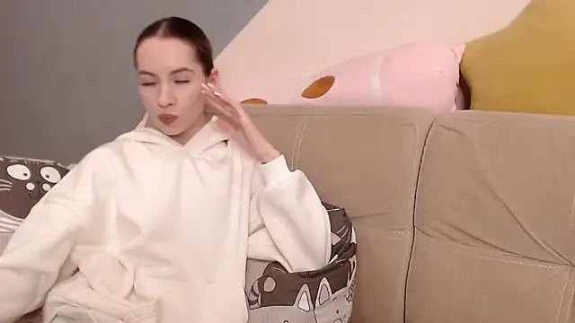 Snapshot of AmbrielHailey chatting on May 1, 7:46 am AmbrielHailey online show from May 1, 7:46 am