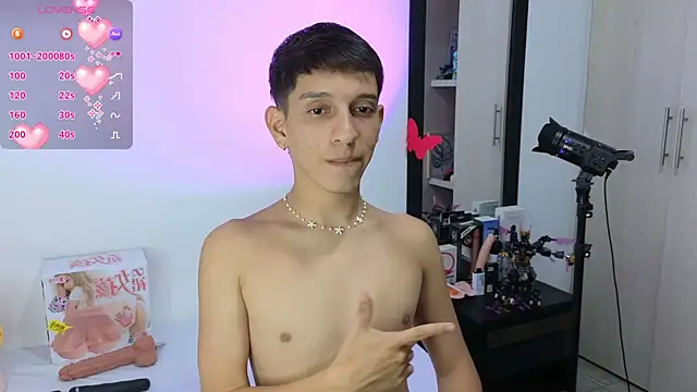 Snapshot of milky__boy_ chatting on December 14, 4:23 am milky boy online show from December 14, 4:23 am