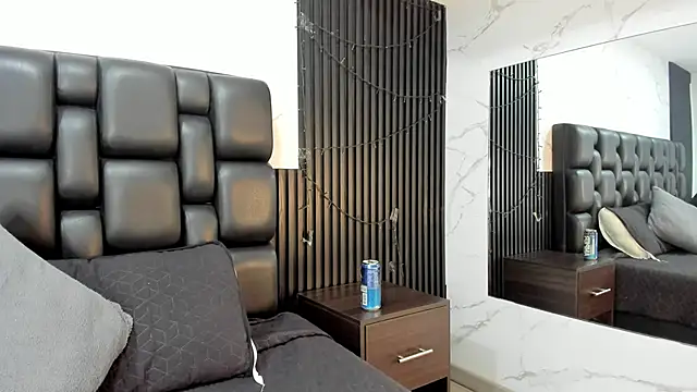 Snapshot of AuroraBon chatting on October 2, 2:29 am AuroraBon online show from October 2, 2:29 am