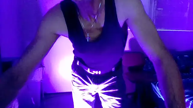 Snapshot of brunoguunot chatting on November 6, 5:03 pm brunoguunot online show from November 6, 5:03 pm