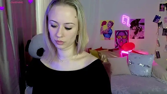 SashaBrooks online show from April 18, 1:37 pm