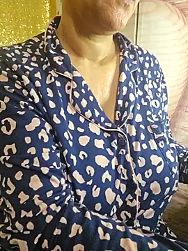 Foxlady2271 online show from February 14, 8:21 am