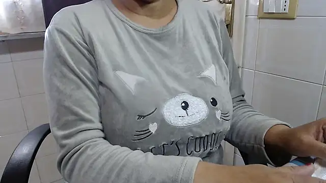 Foxlady2271 online show from November 9, 9:29 am