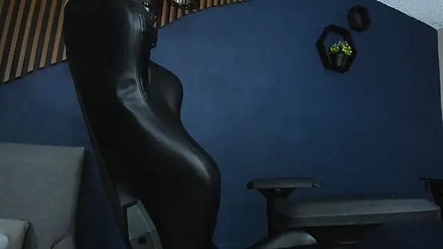 JacksonOlsenn online show from February 23, 7:49 pm