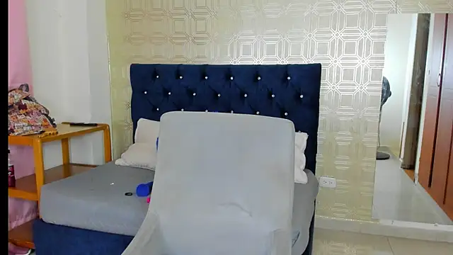 evelyn wine online show from January 25, 8:00 pm