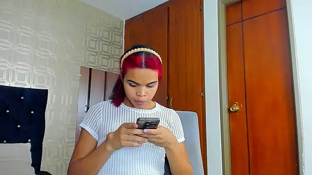 evelyn wine online show from February 7, 10:20 pm